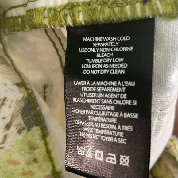 Urban Outfitters BDG Dipped V-Front Botanical Print Denim Shorts Size 27" (4) - Picture 7 of 7